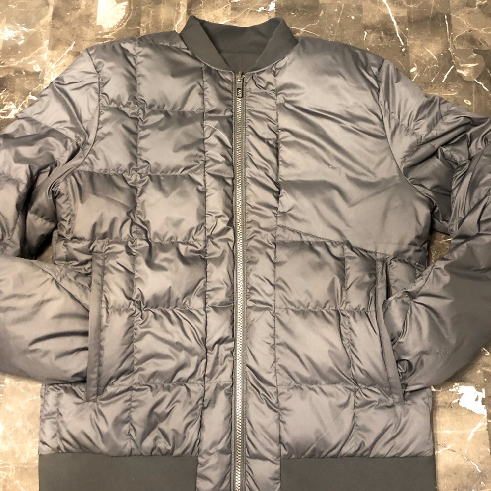 Lululemon Men’s About-Face Reversible Down Bomber Size M Jacket